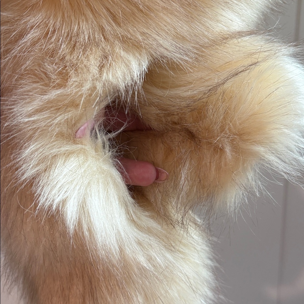 Unbranded faux fur wrap with lining one tail tucks thru the other OS - Picture 2 of 5